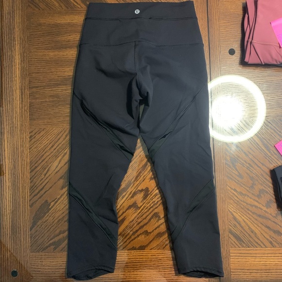 Lululemmon leggings with faux leather detail - Picture 1 of 3